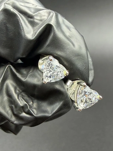 Pendientes Clásicos con Corte de Corazón, Estilo Diamante Moissanite, Tono Plateado, Minimalistas y de Lujo para Mujeres y Niñas - Product Image 4