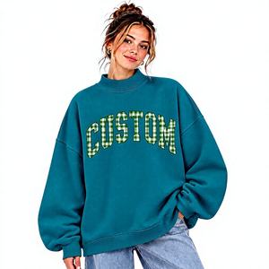 Sweat-shirt bleu pour femme à col montant, imprimé lettres vertes, épaules tombantes, manches longues, avec logo appliqué à carreaux vichy - Product Image 4
