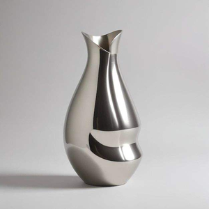 แจกันดอกไม้โลหะทรงสูงเพรียวบาง ดีไซน์หรูหรา สำหรับตกแต่งล็อบบี้โรงแรม หรือใช้เป็นจุดประดับดอกไม้กลางห้องนั่งเล่นที่บ้าน - Product Image 5