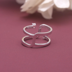 Bague ouverte en argent sterling 925 massif avec diamants de laboratoire certifiés IGI, double bande entrecroisée et diamants taille émeraude - Product Image 4