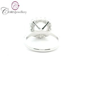 ราคาโรงงานโดยตรง แหวนเพชรแท้ทรงคุชชั่น 10x10 มม. ทองคำขาว 18K แท้ ดีไซน์คลาสสิค สำหรับงานแต่งงานและงานหมั้น - Product Image 3