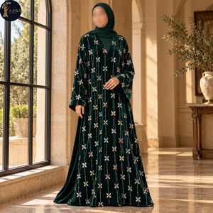 Tissu en velours vert émeraude avec broderie florale métallique |   Motifs scintillants à quatre pétales et rayures perlées pour robes de soirée - Product Image 2