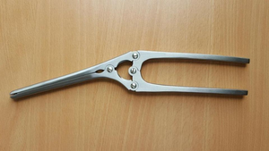 Pinzas de Píloro Manuales de Acero Inoxidable de Alta Calidad (Modelo MM-0326-55) - Instrumento Quirúrgico para Cirugía General, 1 Año de Garantía - Product Image 3