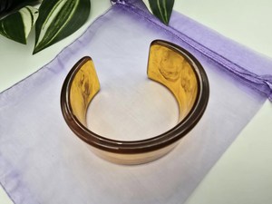 Brazalete de Resina de Ámbar y Mármol Hecho a Mano, Diseño Abierto en Forma de C, Ancho y Acampanado, Joyería para Mujer - Product Image 4