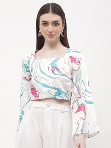 Chemisier court en satin blanc pour femme, imprimé marbré, dos lacé, manches cloche, col carré - Fabricant de vêtements - Product Image 6