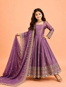 Ensemble Anarkali en soie pour femmes, style traditionnel indien et pakistanais, avec dupatta brodé, longueur ras du sol, tenue de mariage, coupe classique - Product Image 3