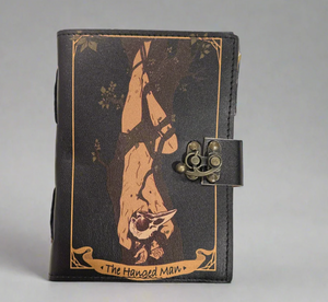 Diario de Tarot Hecho a Mano con Diseño de Hombre Colgado - Grimoire de Cuero Vintage con Papel de Borde Irregular y Cierre Antiguo, 100 Hojas, Regalo - Product Image 2