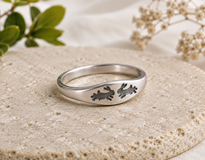Bague Éternité Lapin en Argent 925 Plaqué avec Pierre Naturelle, Gravée, Bijou Animal Minimaliste, Cadeau pour Femme - Product Image 1