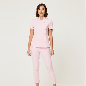Tenue d'infirmière tendance, combinaison de travail multi-poches, col, manches courtes, 72% polyester/21% rayonne/7% élasthanne, personnalisable pour hôpital - Product Image 1