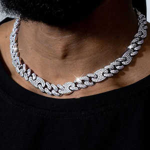 Collier chaîne cubaine élégant en moissanite, serti de diamants brillants, idéal pour le streetwear contemporain et les mariages - Product Image 1