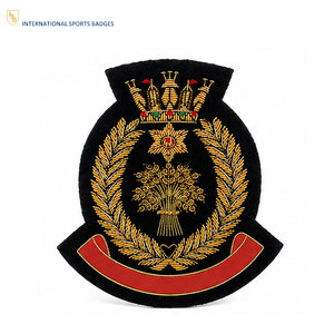 Nouvelle Arrivée Badges de Blason Familial 3D Faits Main Broderie Fil Doré Personnalisé Tissu Feutre Doux Épingle de Sûreté Élégant Décoratif - Product Image 1