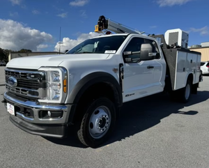 Camión Tractor Diésel de 10 Ruedas 6x4 para Trabajo Pesado, Ideal para Transporte de Carga y Gestión Logística - Product Image 5