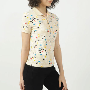 Polo classique avec col côtelé et texture lisse pour un style décontracté et élégant. Polo élégant. - Product Image 5