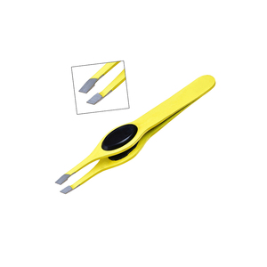 Pinzas para Cejas de Calidad Profesional con Punta Inclinada, Material de Acero Inoxidable y Acabado Dorado - Product Image 4