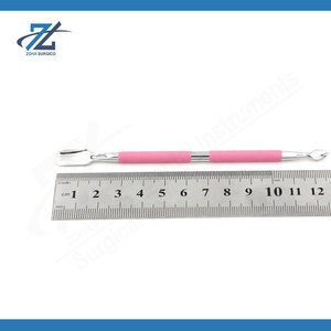 Pousse-cuticules et nettoyeur professionnel pour ongles, outil de manucure et pédicure pour l'élimination des ongles incarnés, en acier inoxydable, fabriqué au Pakistan - Product Image 2
