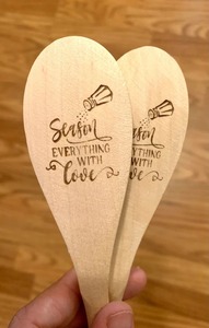 ชุดช้อนไม้สไตล์วินเทจทำมือ ผิวเรียบเนียน ทนทาน เป็นมิตรกับสิ่งแวดล้อม เหมาะสำหรับทำอาหาร เสิร์ฟ และใช้ในครัวสไตล์เรียบง่าย - Product Image 2