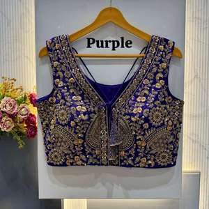 Blouse Prête-à-Porter Entièrement Cousue en Soie Italienne, Tricotée avec Motifs de Broderie et Perles de Créateur - Product Image 1