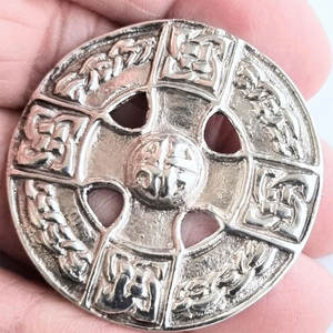 Broche écossaise traditionnelle vintage à motif croix celtique, en tissu écossais de haute qualité, pour kilt, mode unisexe - Product Image 3