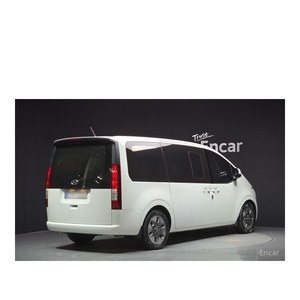 Hyundai Staria L3.5 Tourer 2023 de 9 Plazas, 76,161 km, Caja de Cambios Automática, Cámara Trasera, Emisión Euro V, Asientos de Cuero, Combustible GLP - Product Image 2