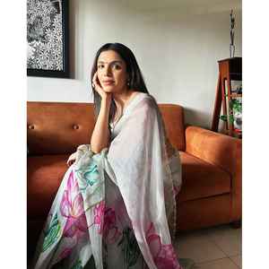 Saree à imprimé floral de créateur pour mariages et fêtes Décoration de table élégante - Product Image 6