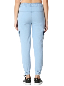 Jogging cargo décontracté pour femme bleu clair à taille élastique avec cordon de serrage, plusieurs poches et design déchiré vieilli, idéal pour le printemps - Product Image 2