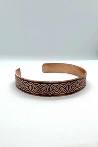 Pulsera Kada de cobre macizo estilo vintage, hecha a mano, ajustable, con diseño floral. - Product Image 4