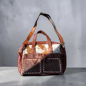 Bolso de viaje de cuero genuino rojo con detalles de piel de vaca y bolsillos bordados, estilo vintage, multifuncional y suave. - Product Image 6