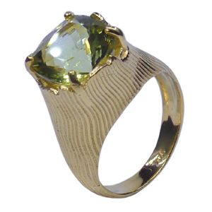 Anillo de cóctel vintage en oro amarillo con piedra de topacio engastada en punta para uso diario, estilo unisex. - Product Image 1