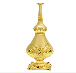 Aspersorio dorado ornamentado con pequeños detalles de gemas rojas en el borde y el pedestal para iglesia, templo, rituales, al por mayor - Product Image 4