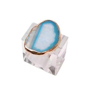 Anneau de serviette en acrylique de qualité restaurant pour la décoration de table et support de serviettes - Product Image 1