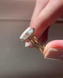Anillo de promesa con diamante de corte marquesa de 2.01 quilates cultivado en laboratorio East West para mujer, con dije de aniversario de oro macizo de 14 quilates para parejas - Product Image 3