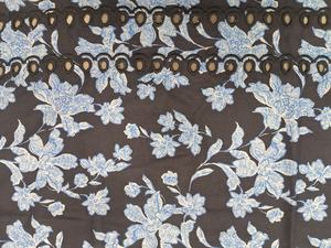 Tela de algodón ligera con estampado floral azul marino y bordado inglés, muy demandada, para vestidos, faldas y camisas (mujeres y niñas) - Product Image 3