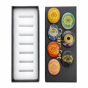 Cristaux de pierres précieuses polies de haute qualité, ensemble de 7 chakras gravés, pierres anti-stress mascotte de l'amour, pour la guérison Reiki, la méditation et le Feng Shui, cadeau - Product Image 1