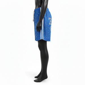 Shorts deportivos transpirables de poliéster para mujer, color azul con paneles laterales blancos, logotipo con pedrería brillante y transferencia térmica. - Product Image 3