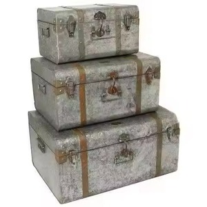 Coffre de rangement industriel robuste en aluminium chromé argenté avec protections d'angle, loquets avant et poignées latérales - Product Image 5