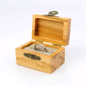 Caja de Anillo de Compromiso de Madera Rústica, Caja de Anillo de Madera de Olivo Sólida para Propuesta de Matrimonio, Almacenamiento de Anillos de Boda - Product Image 1