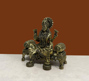 Statue de Lakshmi en laiton Nirmala Handicrafts, design traditionnel, moulage à la cire, pour la décoration de table de temple domestique - Product Image 5