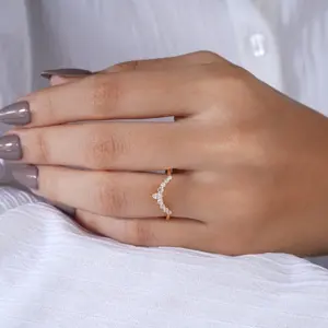 Bague de mariage élégante en or jaune 14 carats avec moissanite marquise et ronde, contour en V, pour femme, bijoux de mariée - Product Image 1