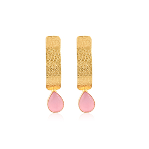 Boucles d'oreilles élégantes en laiton plaqué or avec pierre précieuse œil de chat rose sertie, bijoux de mode pour femmes - Product Image 1