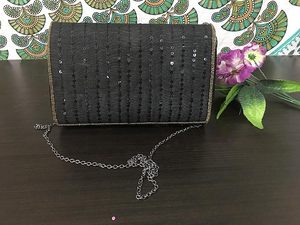 Pochette brodée traditionnelle, sac à main de créateur abordable pour femmes, idéal pour les mariages, les fêtes et les occasions festives - Product Image 4