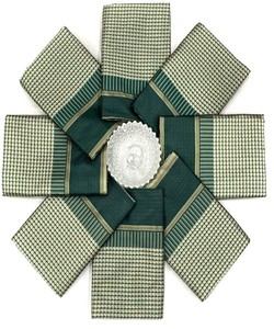 Sari tradicional indio de seda con diseño a cuadros verde y beige con borde dorado para bodas, sari largo hasta el suelo para mujer - Product Image 4