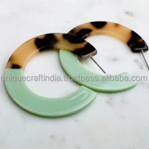 Boucles d'oreilles pendantes uniques en résine époxy transparente à paillettes, modelées à la main, style vintage de luxe, pour femmes et jeunes filles, idéales pour les fêtes classiques - Product Image 2