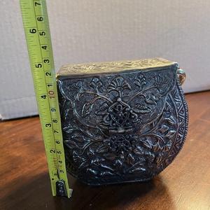 Bolso de Mano Tipo Clutch de Metal Grabado con Diseño Floral Retro, Hecho a Mano, con Logotipo Personalizado, Estilo Vintage, para Bodas y Fiestas - Product Image 1