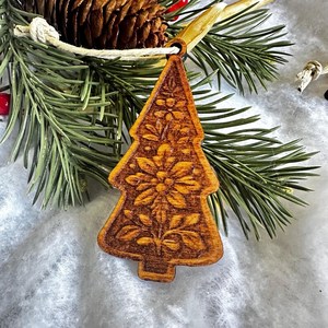 Adornos Navideños de Madera Hechos a Mano, Decoraciones Rústicas para Árbol de Navidad, Colgantes Navideños para el Hogar, Fiestas y Celebraciones - Product Image 4