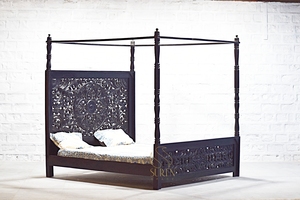 Cama de Madera Maciza Ecológica y Duradera con Tresera Tallada, Diseño Contemporáneo, Muebles de Hotel para Resorts, Uso Comercial, Rajasthan - Product Image 1