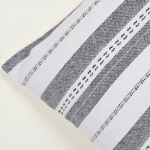 Funda de Cojín Tejida a Mano con Textura Boho en Color Marfil y Rosa, Decoración para el Hogar, Funda de Almohada Decorativa - Product Image 3
