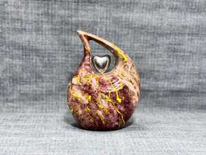 Urne funéraire en métal pour cendres humaines - Taille personnalisable, urne de crémation pour adulte par Uzair Handicrafts avec designs sur mesure - Product Image 6