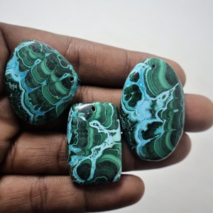Pierres précieuses naturelles de chrysocolle, malachite et quartz, formes variées (brillant/coussin/coussin carré/poire/ovale), avec jeu de couleurs, certifiées - Product Image 1