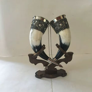 Auténtico Cuerno Vikingo para Beber con Soporte de Cuerno - Diseño Único, Logotipo Personalizado, Hecho a Mano, Duradero, Estilo Feng Shui, Alta Calidad - Product Image 1
