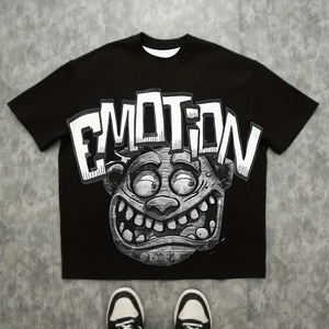 Camiseta Moderna Personalizada con Estampado Urbano, Estilo Casual Juvenil, de Manga Corta y Talla Grande para Hombre - Product Image 1